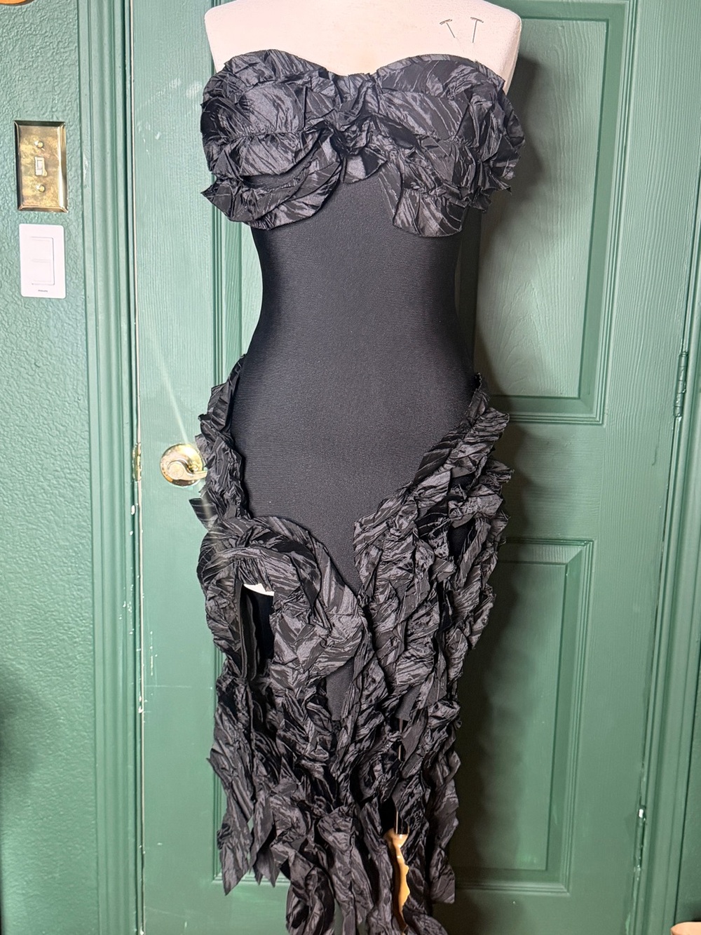 LECLA Black Cascading Cocktail Dress Sweetheart Neckline Strapless Bodycon S